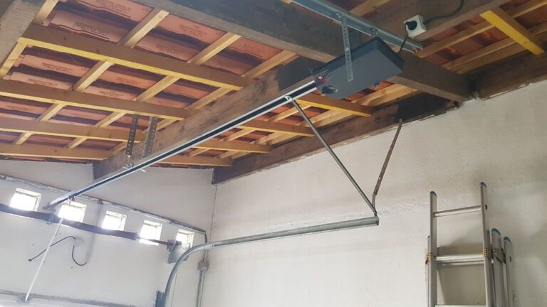 Installation d'une motorisation de porte de garage